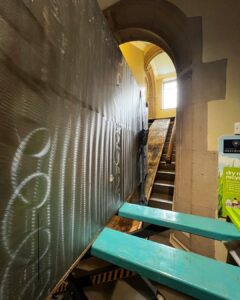 Moving this 400kg optical table down two flights of stairs in university listed building